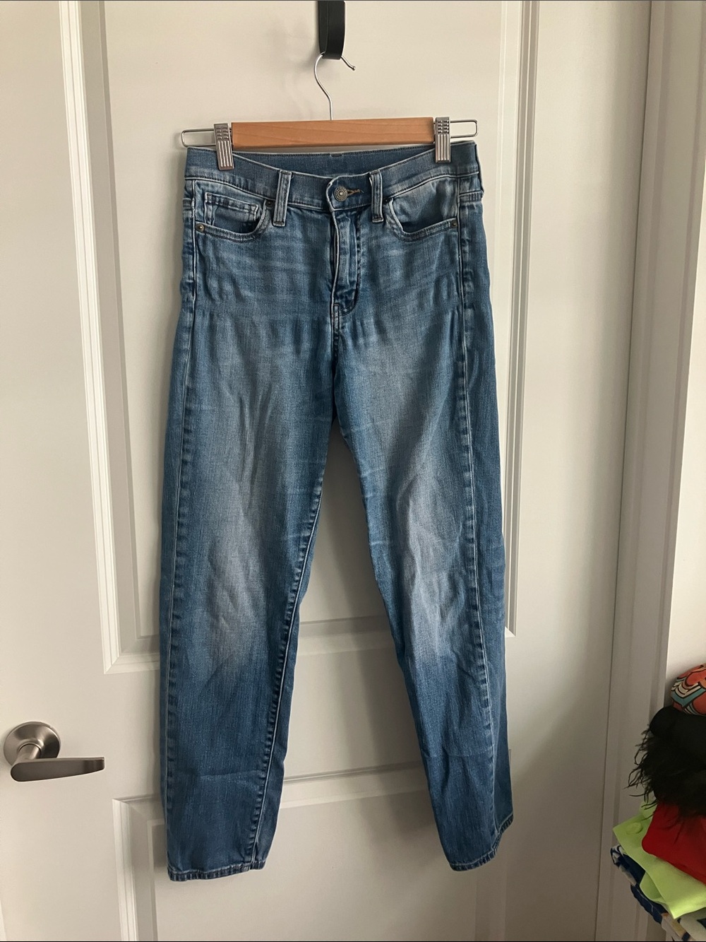 Uniqlo women’s stretch straight jeans